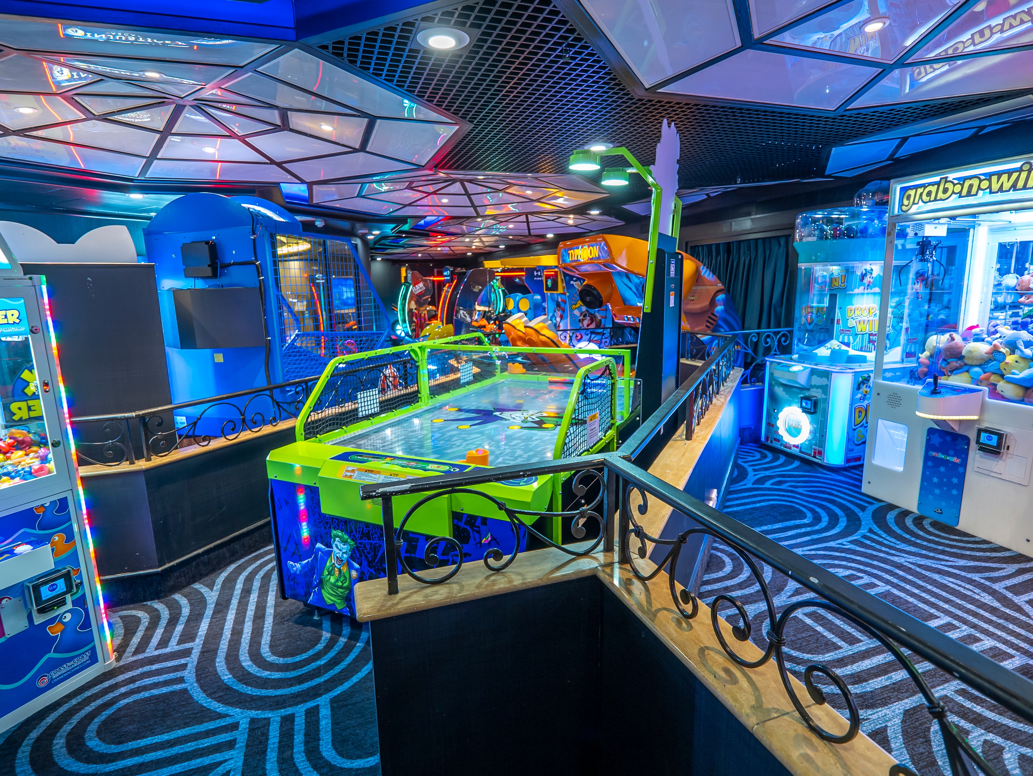 Không gian giải trí trên Star Voyager
