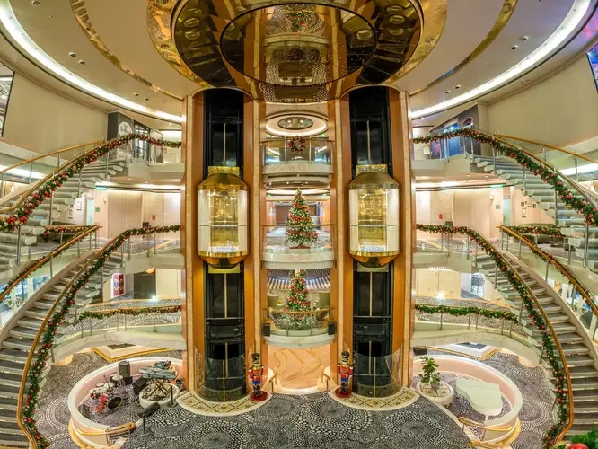 Không gian giải trí trên Star Voyager