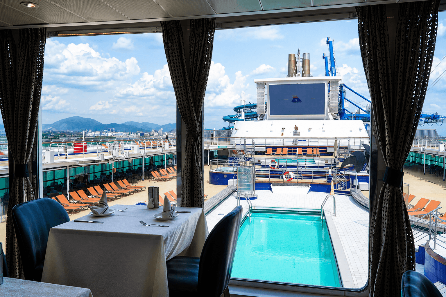Ẩm thực trên Star Voyager